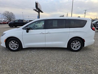 2024 Chrysler Voyager LX