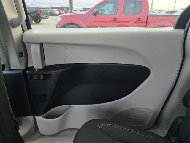 2024 Chrysler Voyager LX