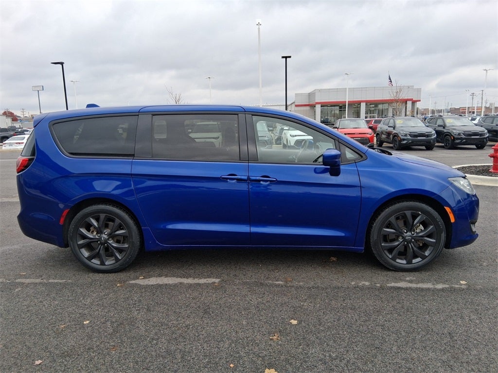 2020 Chrysler Pacifica Touring